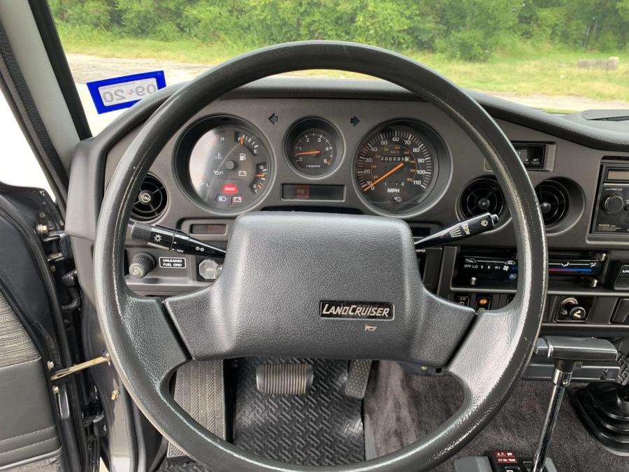 Панель приборов Toyota Land Cruiser (FJ62) 1988 года  (фото 85 из 164)